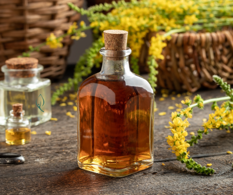 NALEWKI ZIOŁOWE jako forma przetwarzania ziół. Poznaj najpopularniejsze!